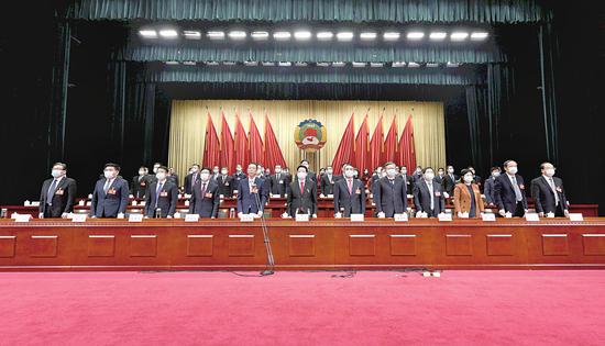 1月21日下午,中国人民政治协商会议第五届阜阳市委员会第五次会议圆满完成各项议程,胜利闭幕。本报记者 郭海洋 摄