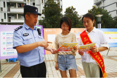(警企联动,开展反诈宣传)
