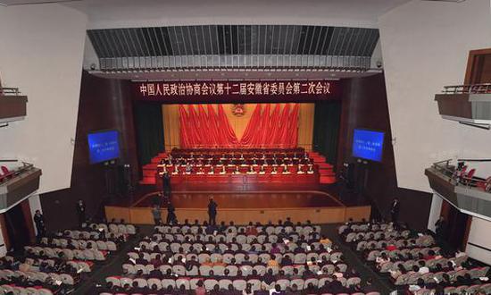 1月15日上午9点，省政协十二届二次会议在安徽大剧院举行第二次全体会议。