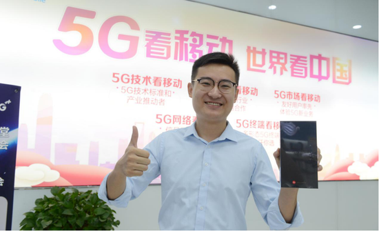 安徽省首个 合肥今晨售出第一部5G手机