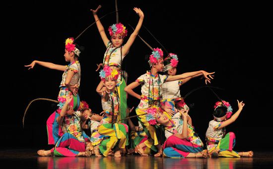 第二届国标舞艺术表演舞比赛暨教学成果展14日成功举办