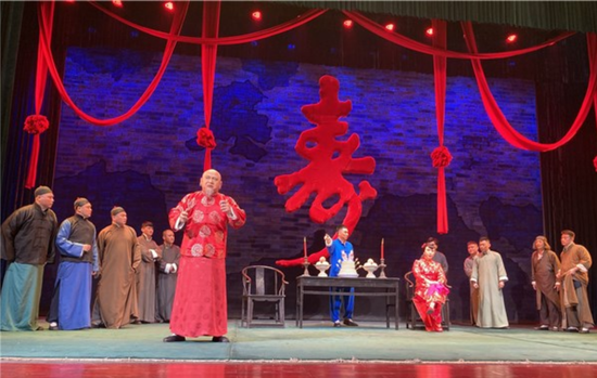 演员正在表演经典剧目《祥子与虎妞》