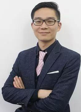 老总追_鸿星尔克老总图片(2)