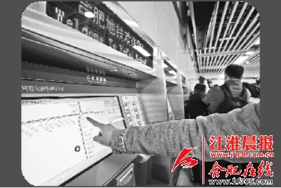 售票机上已经增加与一号线的换乘信息。