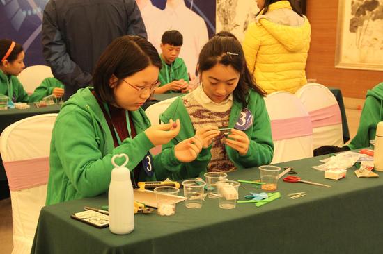 大赛活动旨在通过赛事开展,促进大学和中学生动手设计能力和创新创造图片