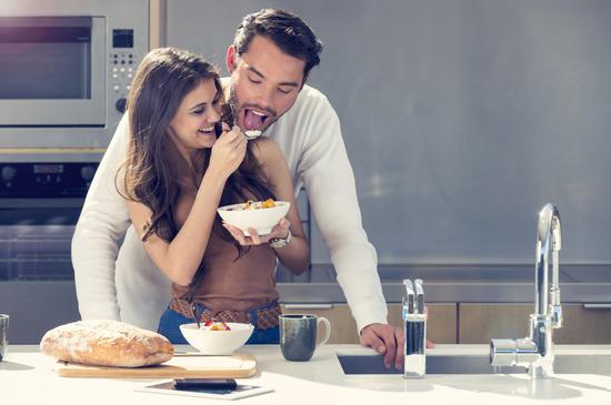 婚恋心理:夫妻如室友?给婚姻加把火 图片来源:Getty @视觉中国