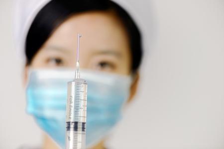 心理:漂亮护士打针会没那么痛吗(图)