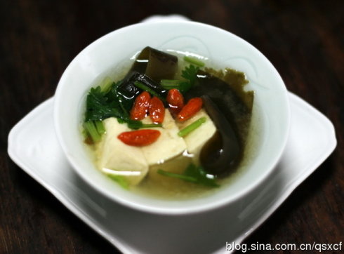 素食养生：海带豆腐味噌汤