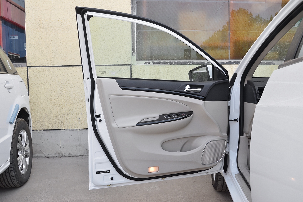 auto-fynmzun0702373.jpg
