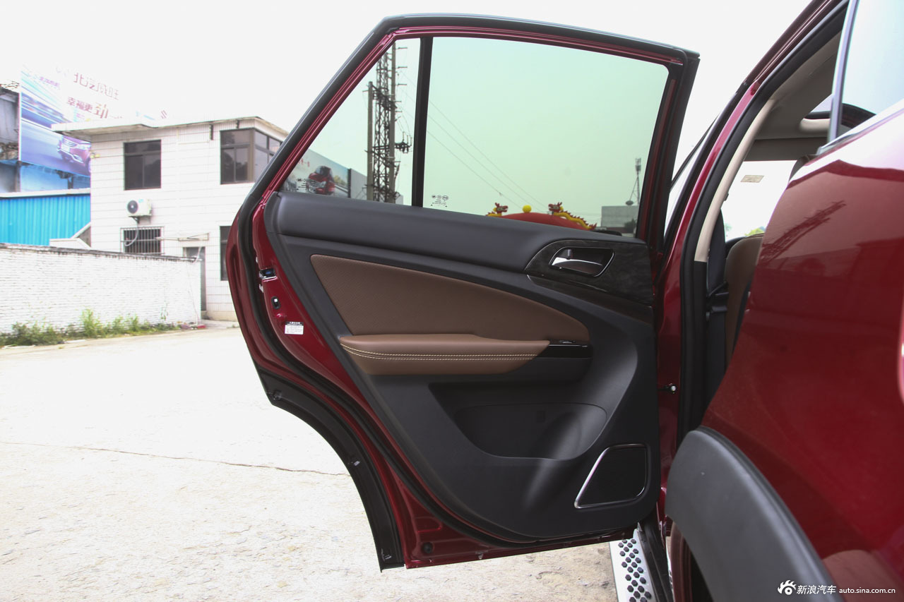 auto-fynmzun0760528.jpg