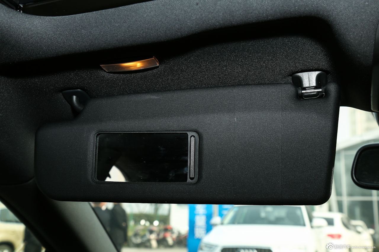 auto-fynshiq8780519.jpg