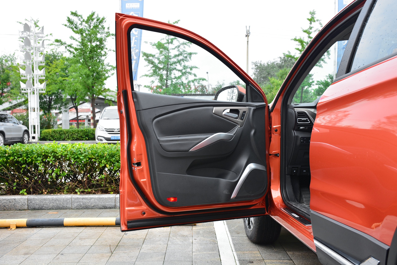 auto-hhtfwqq6307961.jpg