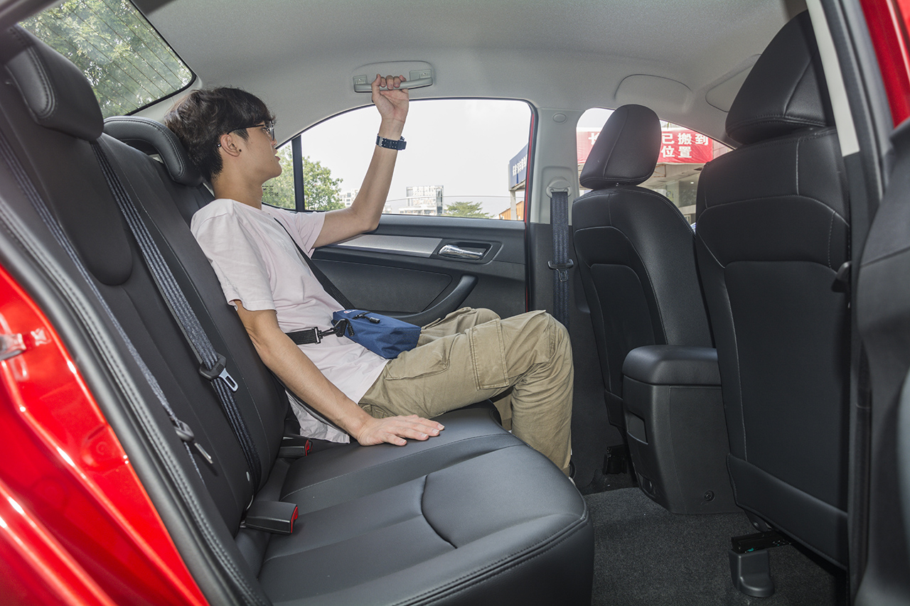 1月新浪汽车口碑报告—荣威360车主推荐指数5颗星