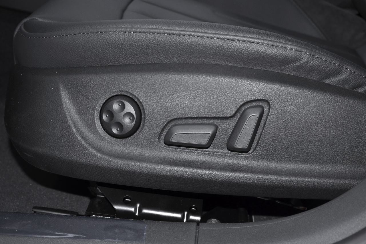 auto-fypikwt0170263.jpg