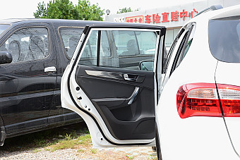 车型对对碰:新款中华V5 VS 新款景逸X6之内饰配置