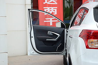 车型对对碰:新款欧蓝德(进口) VS 新款华泰XEV260之内饰配置