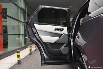 2018款捷豹F-PACE对比2017款揽胜星脉 哪款更舒适?