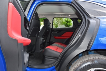 2018款捷豹F-PACE对比2017款揽胜星脉 哪款更舒适?