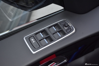 2018款捷豹F-PACE对比2017款揽胜星脉 哪款更舒适?