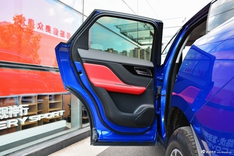 2018款捷豹F-PACE对比2017款揽胜星脉 哪款更舒适?