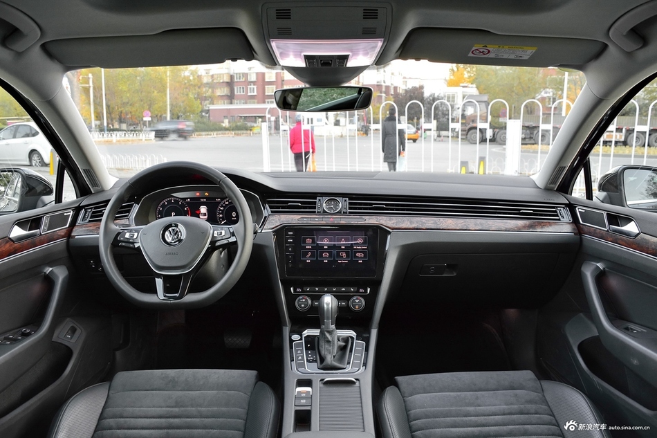 2018款迈腾2.0T自动380TSI DSG旗舰型
