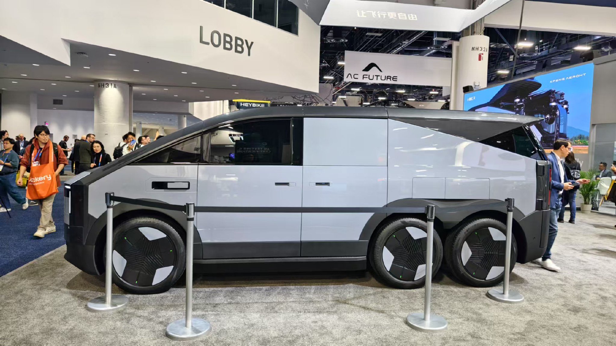 2025CES:小鹏汇天“陆地航母”国际首秀