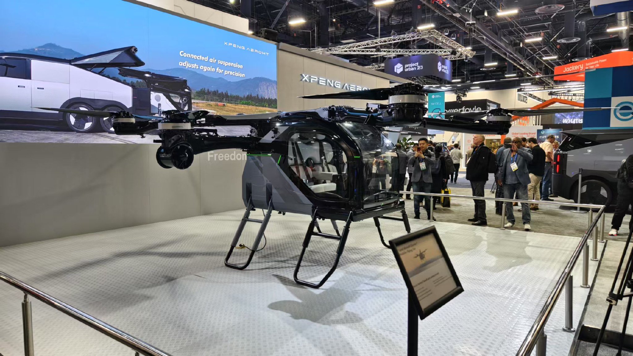 2025CES:小鹏汇天“陆地航母”国际首秀