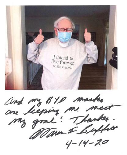 89岁巴菲特戴比亚迪口罩：目标长命百岁