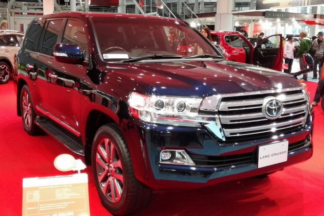 新前脸造型 曝丰田新款兰德酷路泽实车