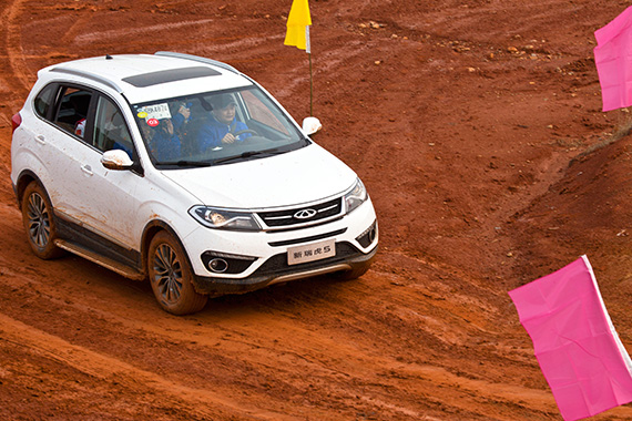 瑞虎体验第一视角 野性刺激的越野赛道