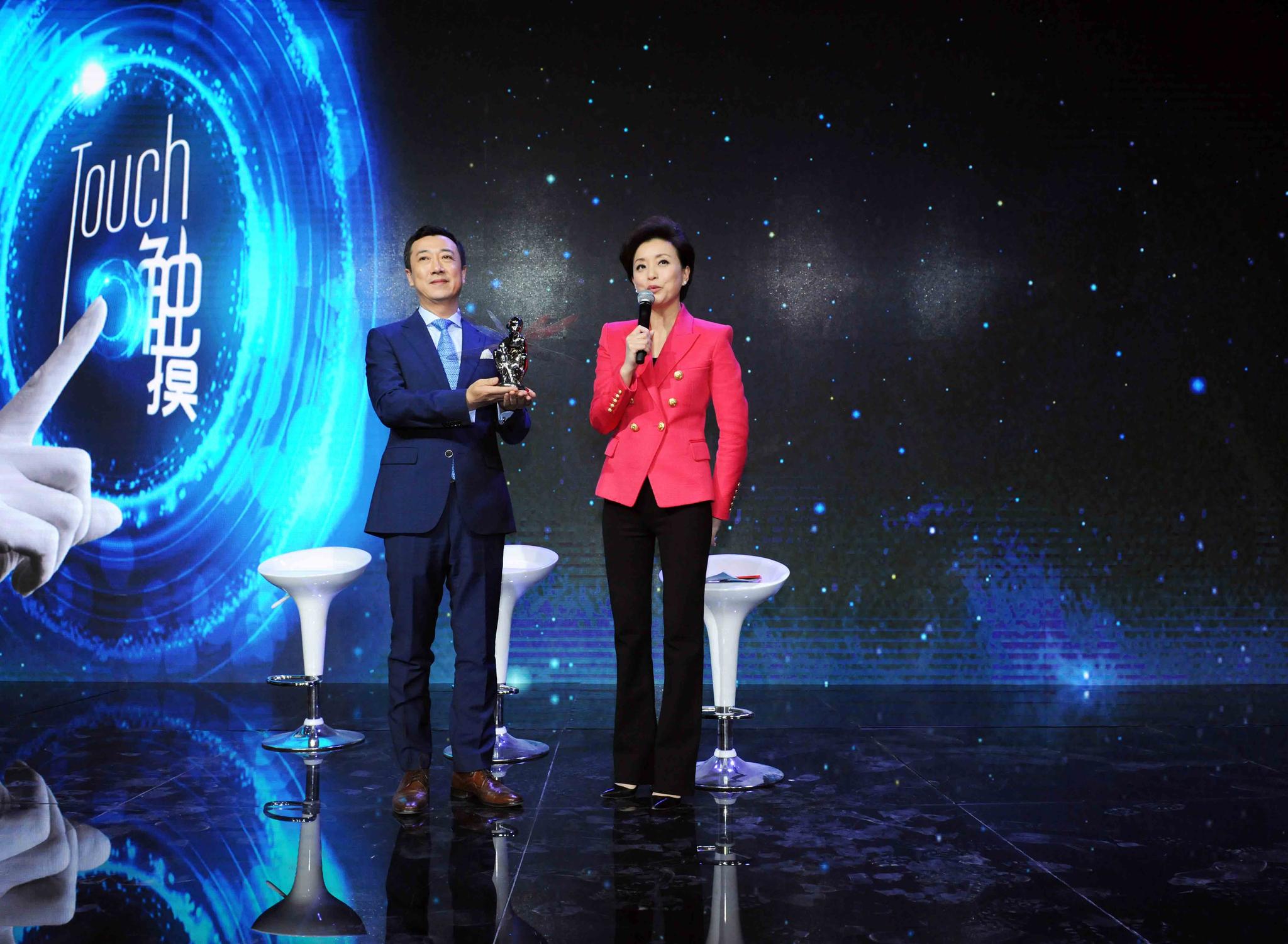 奥迪携《杨澜访谈录》表彰青年精英