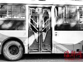公交车开门利用什么原理_开门卡通图片(2)
