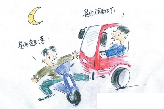 南京一女子骑电动车追警车碰瓷被识破