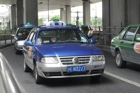 改革试点 上海传统出租车企抢滩“网约车”