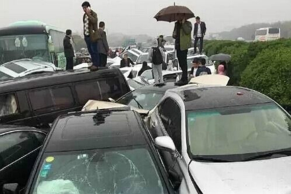 遇上大追尾，靠驾驶技术能躲得过吗？