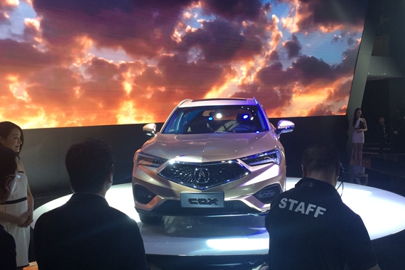 2016北京车展讴歌小型SUV新车命名CDX
