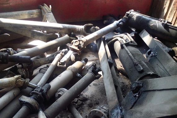 更换废旧零件后开车撞树 4S店员工骗保获刑