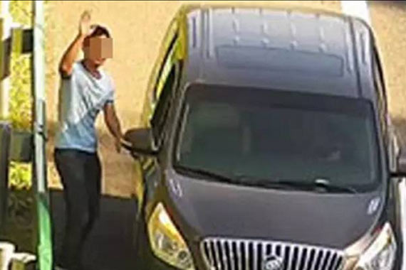 司机内急寻方便，结果尿出400块钱+18分