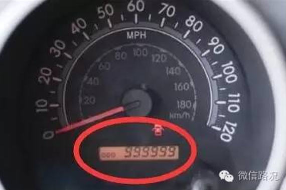 太霸气，这辆丰田车主竟把里程表开爆了
