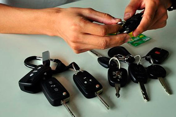 车钥匙丢了很麻烦 知道怎么配吗？