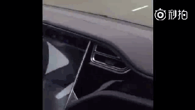 视频：安全交给汽车？特斯拉高速无人驾驶