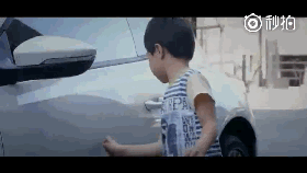 视频：熊孩子当面划车！看看怎么收拾你