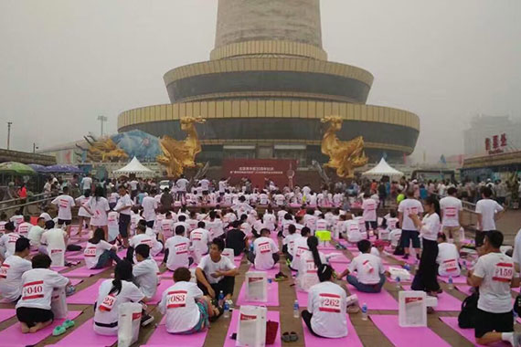 北青35周年庆联合腾势举办平板支撑大赛