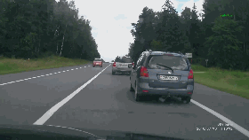 视频：多车连环相撞！汽车粉碎司机脑震荡