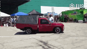 视频:看这车震动的真恐怖 这是在干嘛呢