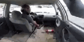 视频：赛车手的无奈！这辆车是谁准备的？