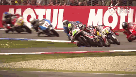 视频：赛车手反应真是快！用脚刹车头次见