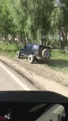 视频：对于越野着火入魔 从此不走寻常路