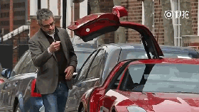 视频：憨豆先生开Smart？看看他的豪车吧