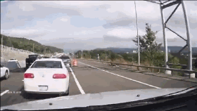 视频：疯狂司机一路碾压！现场一片狼籍